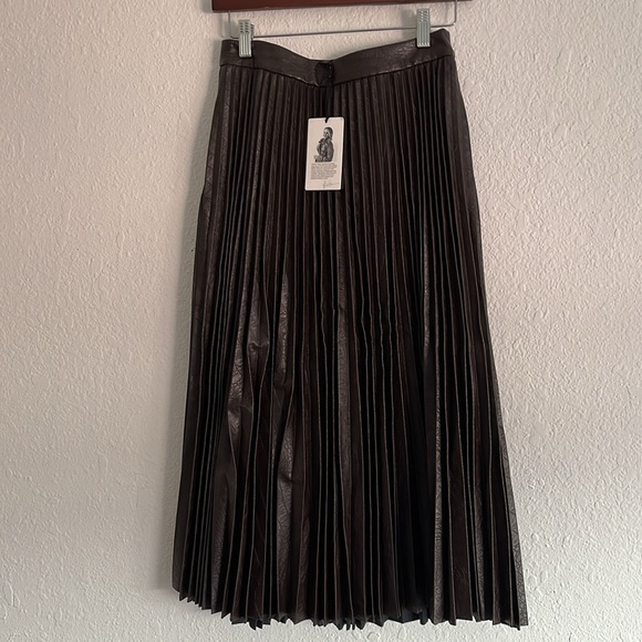 NWT faux leather dark brown midi skirt - Picture 2 of 3
